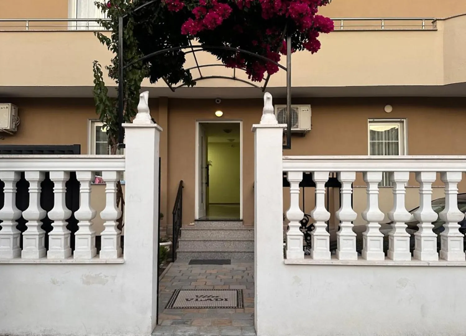 Vila Vladi Durrës