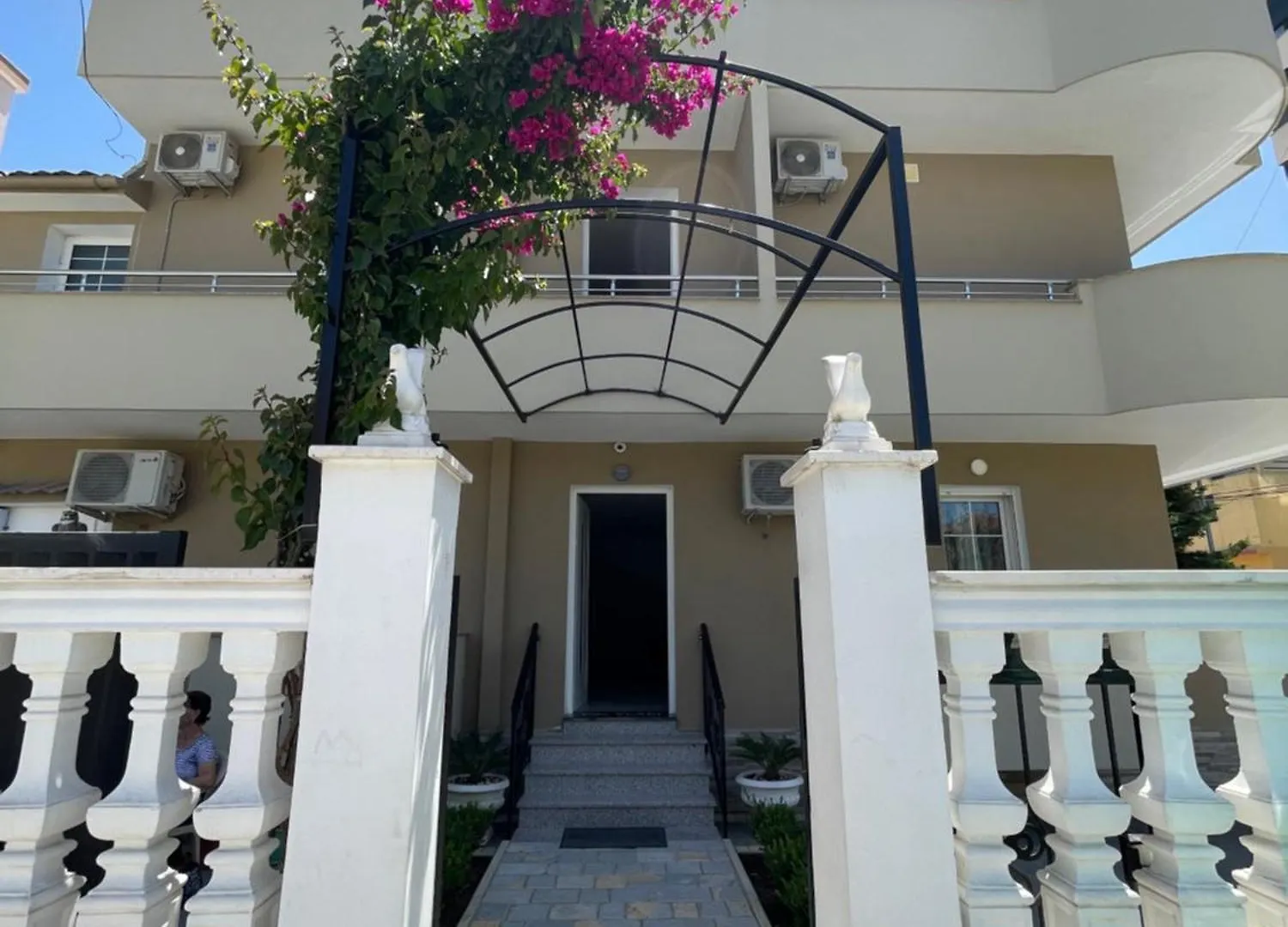 Vila Vladi Durrës