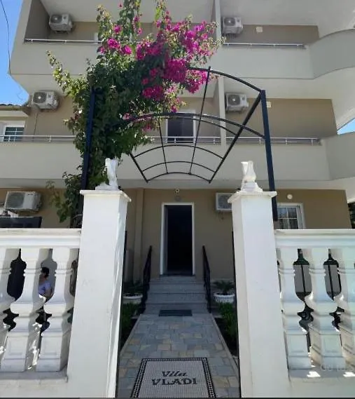Vila Vladi Durrës 0*,